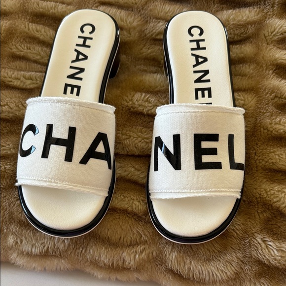 CHANEL Black and White Slide Sandals - Picture 1 of 10